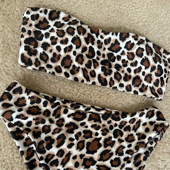 Two piece cheetah print bikini 🐾 - Picture 2 of 3